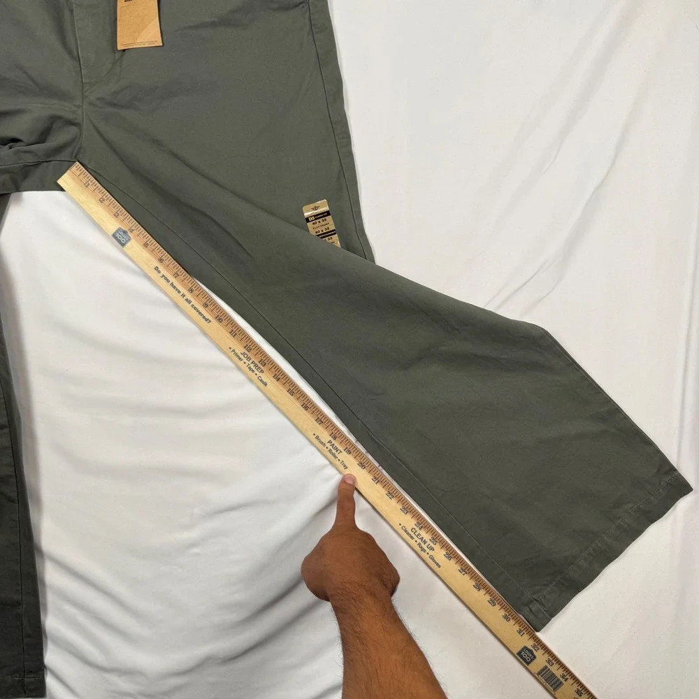 Dockers D3 Classic Fit Mens 40x32 Olive Green Flat Front Cotton Chino Pants NEW